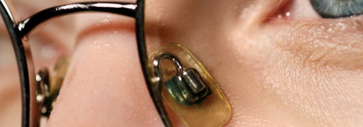 Mascherina-ed-occhiali-appannati-i-migliori-rimedi